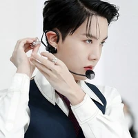 Jung Hoseok - bác sĩ, bạn thân hắn