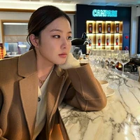 Alice Park (chị của nàng)