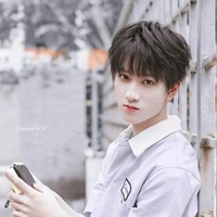 Ngao Tử Dật  { anh }