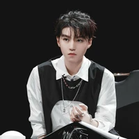 vương tuấn khải " hắn"