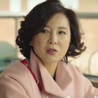 Hwang Jin Yi