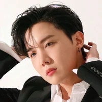 Jung Hoseok ( Chủ Quán Cafe )