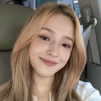 Lee Nancy(bạn thân cô)