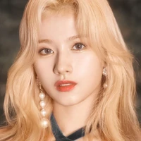 Hawang Sana(chị Ami)