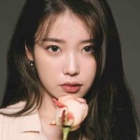 Eun Manobal  ( iu chị Lisa ) 