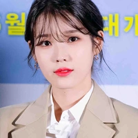 Iu (chị cô)