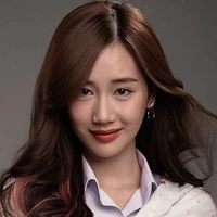 Irin Jaratpun (Claire)