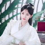 Hoa Nghi ( lúc mặc váy cổ trang )
