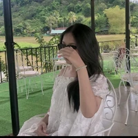 Bà Tác Giả//Cô đơn//