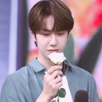 Vương Nhất Bác (NB)