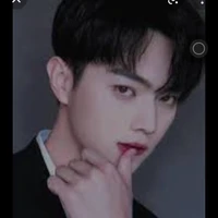 Bạch Hoàng( cánh tay phải)