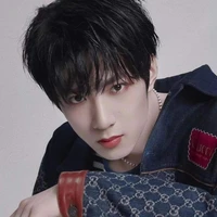 Giang Tư Hoàng-anh