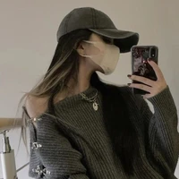 𝑴𝒂𝒈𝒂𝒍𝒚 𝑪𝒂𝒑𝒓𝒊𝒄𝒐𝒓𝒏