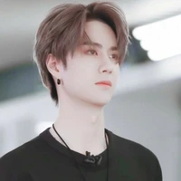 Vương Nhất Bác ( anh )