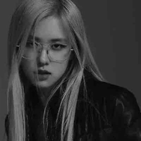 PARK CHAEYOUNG [ROSIE]