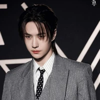 Vương Nhất Bác (NB)