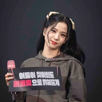  Jisoo Manoban-Y(chị 2 cô)