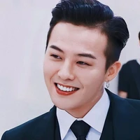 Buyn G-Dragon ( Papa các cô )