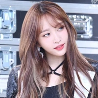 Hani ( Bà trùm và là ck Yeji )