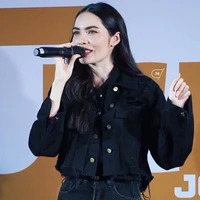 Charlotte Austin(nàng)