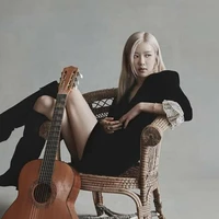 Rosé (chị)