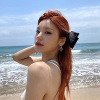 Hwang Lucy