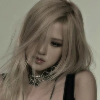 Roseanne / Park Chaeyoung [ Cô ]