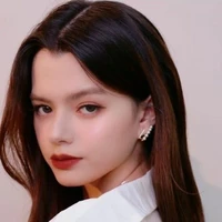 Becky Armstrong(Becky/cô)