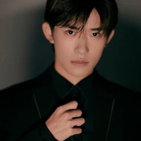 Dịch Dương Thiên Tỉ(anh cậu)