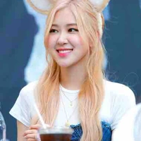 Bà tác giả bị ải chỉa 7749 năm😔🚬