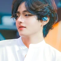 Kim Tae-hyung ( V)