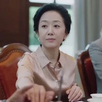 Mẹ Lạc Vĩ Quân