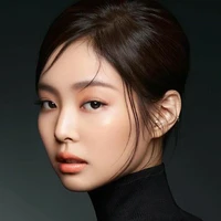 𝙆𝙞𝙢 𝙅𝙚𝙣𝙣𝙞𝙚 [ Em ]