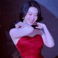 Thúy Ngân - Chị