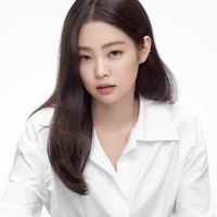 𝘒𝘪𝘮 𝘑𝘦𝘯𝘯𝘪𝘦 [𝘌𝘮]