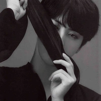 Kim Seokjin - Cô