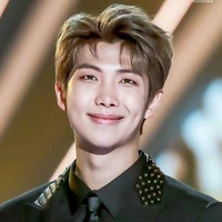 Kim Nam-joon ( ba Jisoo)