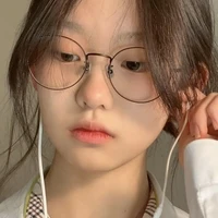 Lưu Khả Ái nữ 9