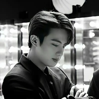 Kim Seok Jin ( Ông La nhỏ )