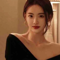 Hoàng Thuỳ Linh -mẹ Minh 