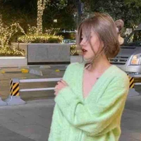 Vương Hoàng Khả Vi / cô /