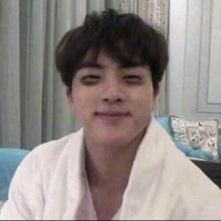 con tác giả viết truyện nè