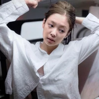 Jennie *em*