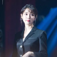 iu (43t, mẹ của Ro,jen)