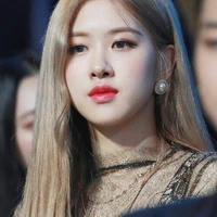 Min Rosé / Nhị phu nhân