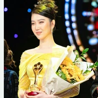 THÚY NGÂN