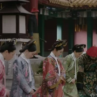 Các Phi Tần Trong Cung