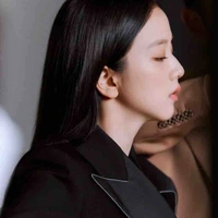 Kim Jisoo (cô)