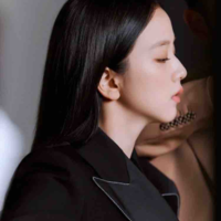 Kim Jisoo (cô)