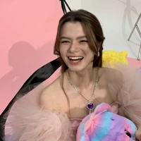 ʙᴇᴄᴋʏ ᴀʀᴍsᴛʀᴏɴɢ